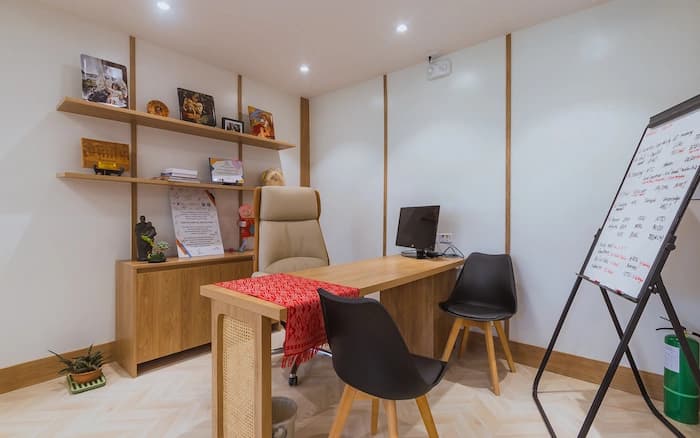 CUSTOM, MODULAR, AND SYSTEMS FURNITURE